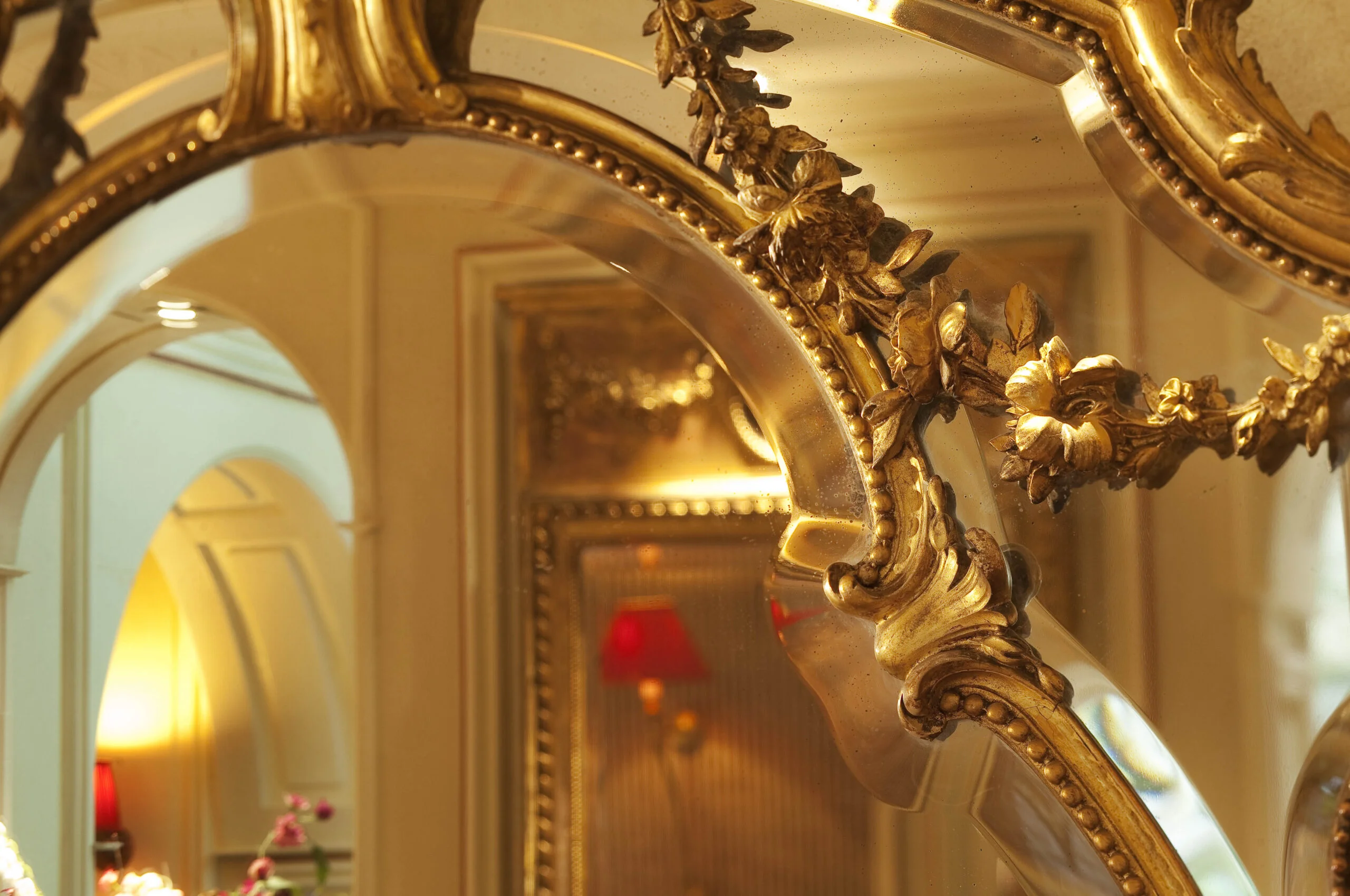 Details hotel au manoir saint germain des pres paris3 scaled