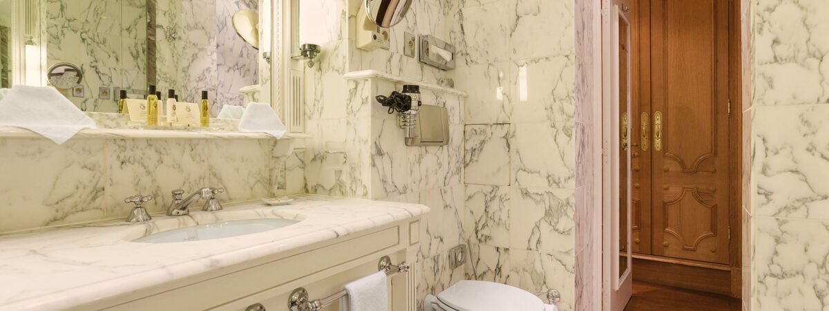 HotelLuxembourgSuperiorRoom02low HotelLuxembourgSuperiorRoom02low