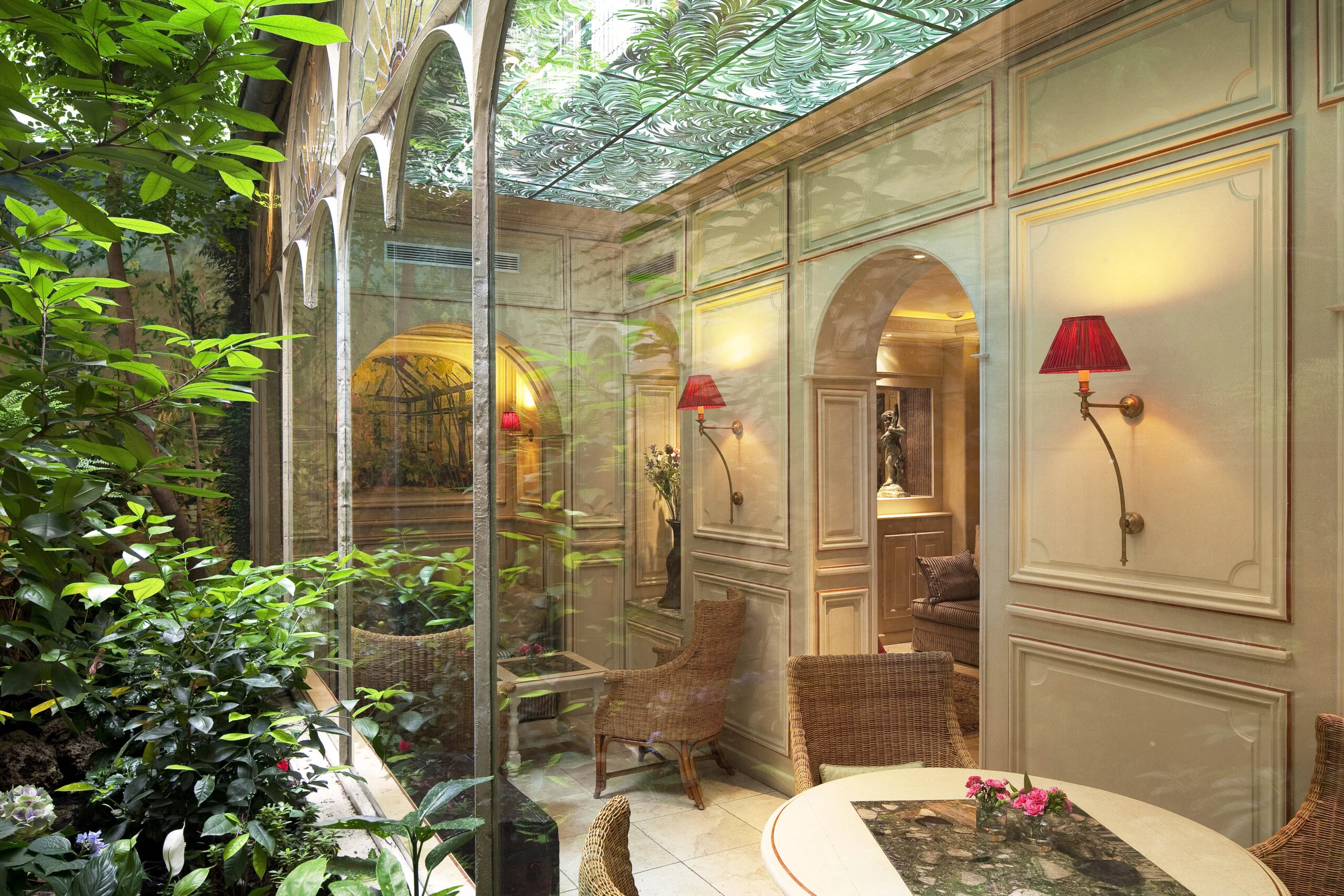 Salon hotel au manoir saint germain des pres3 scaled