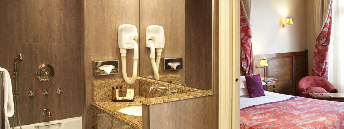 hotel au manoir de st germain des pres chambre 05 27 md scaled