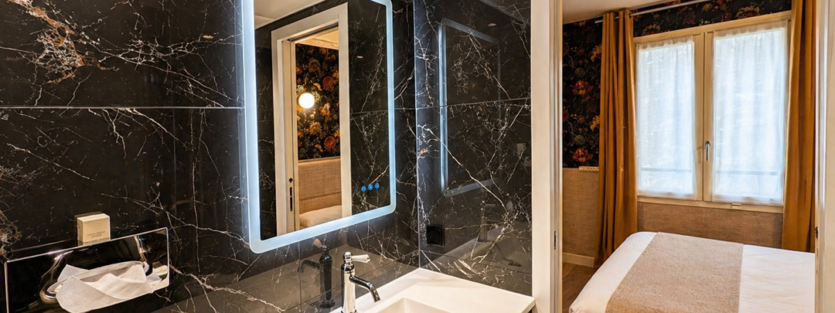 Executive room bathroom hotel de notre dame 1