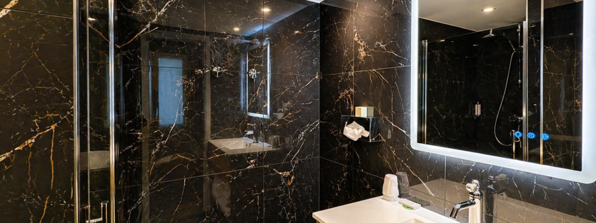 Executive room bathroom hotel de notre dame 2